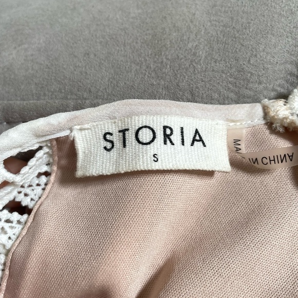 Beautiful White and Cream dress with Cutouts and lace up - Picture 2 of 6